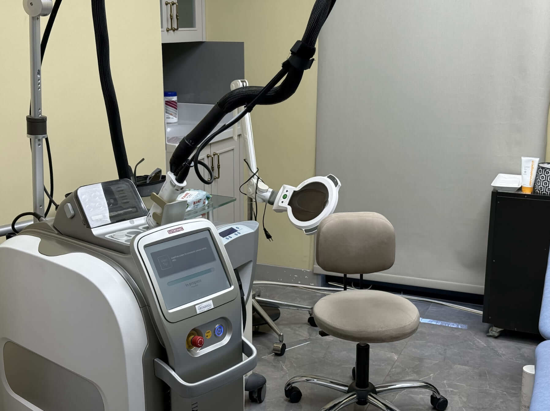 Q-Switched Nd:YAG Laser Fleckenbehandlung in Antalya mit Dr. Kubilay Yücel